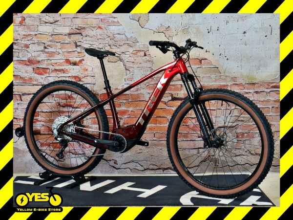 TREK Marlin+ 8 Fury Red/Lithium Fade 1