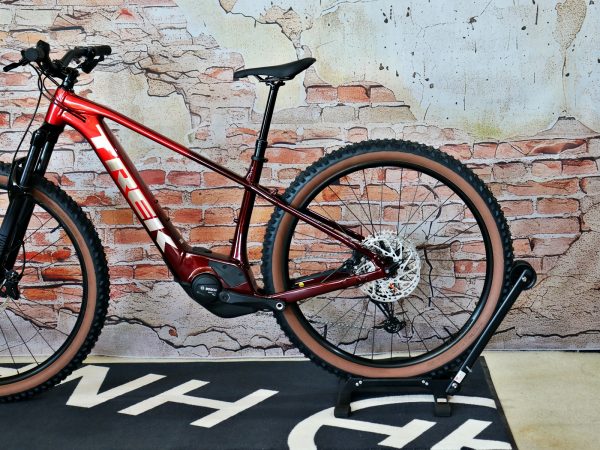 TREK Marlin+ 8 Fury Red/Lithium Fade 14