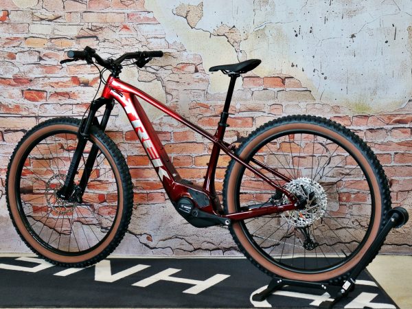 TREK Marlin+ 8 Fury Red/Lithium Fade 6