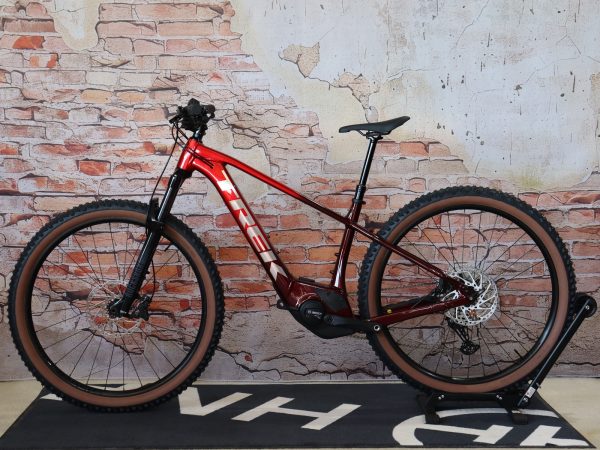 TREK Marlin+ 8 Fury Red/Lithium Fade 7