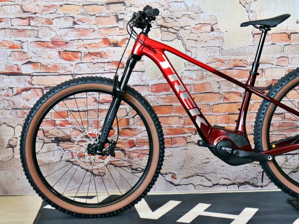 TREK Marlin+ 8 Fury Red/Lithium Fade 8