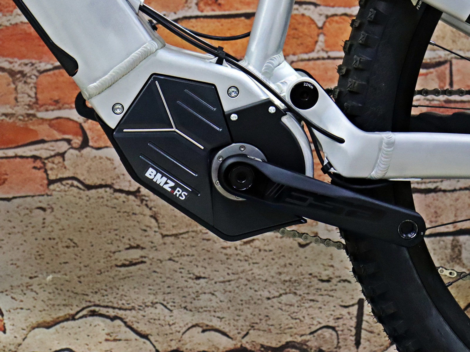 NOX HYBRID ALL-MTN 5.9 Ultra Sachs RS 17