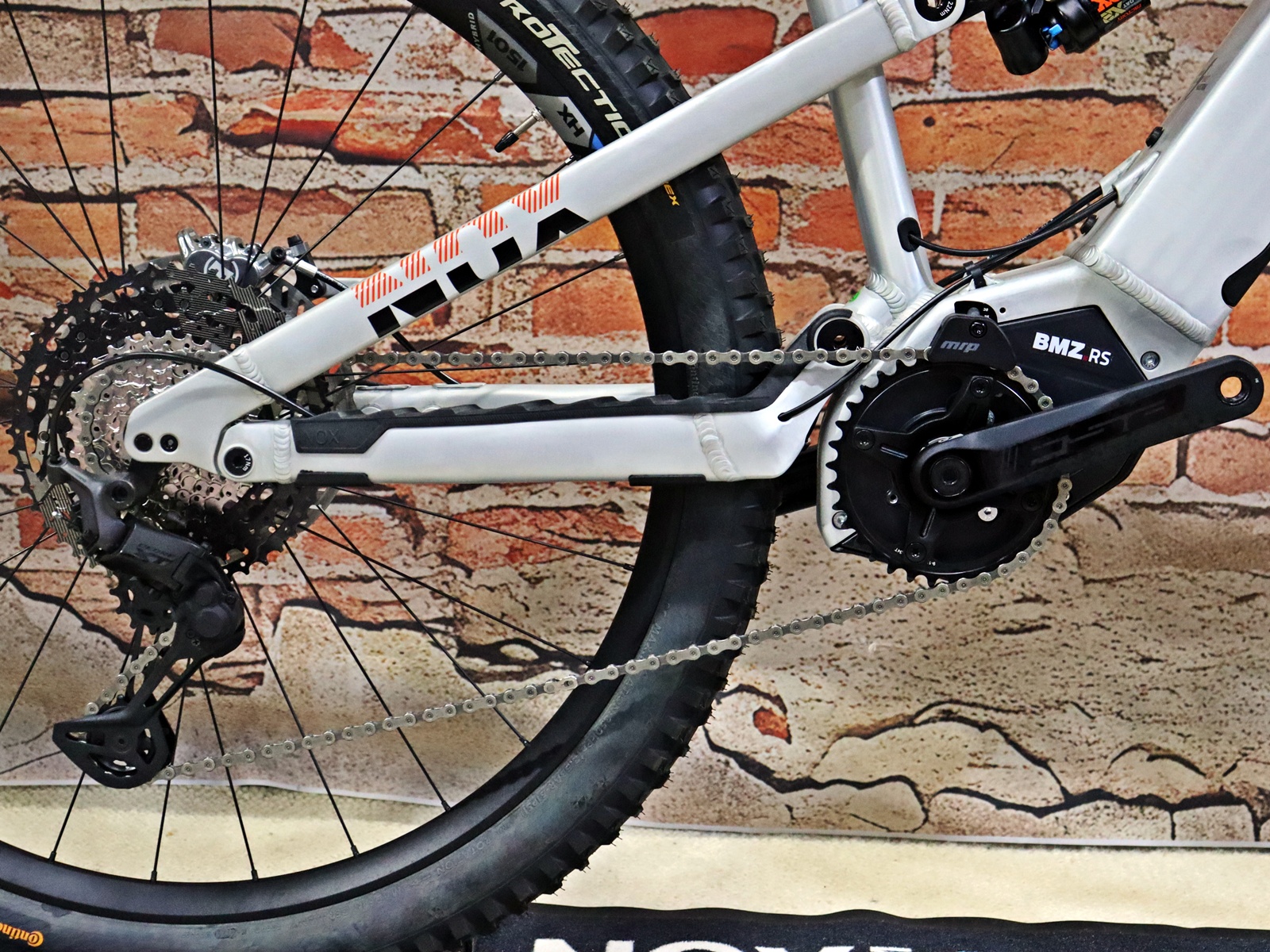 NOX HYBRID ALL-MTN 5.9 Ultra Sachs RS 8