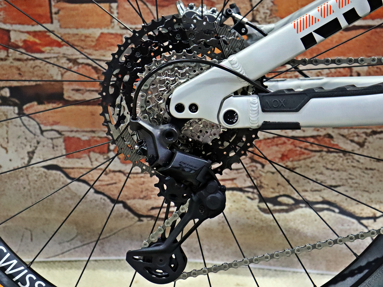 NOX HYBRID ALL-MTN 5.9 Ultra Sachs RS 9