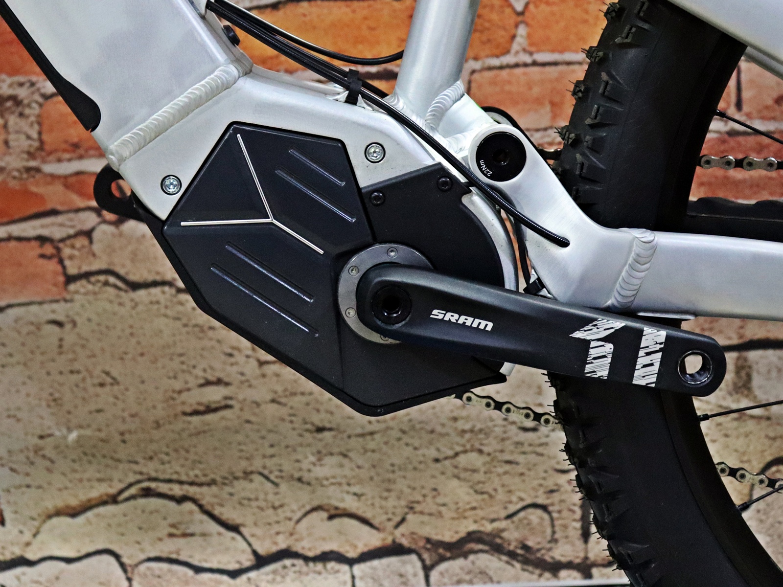 NOX Hybrid Enduro 7.1 Pro Sachs RS 15