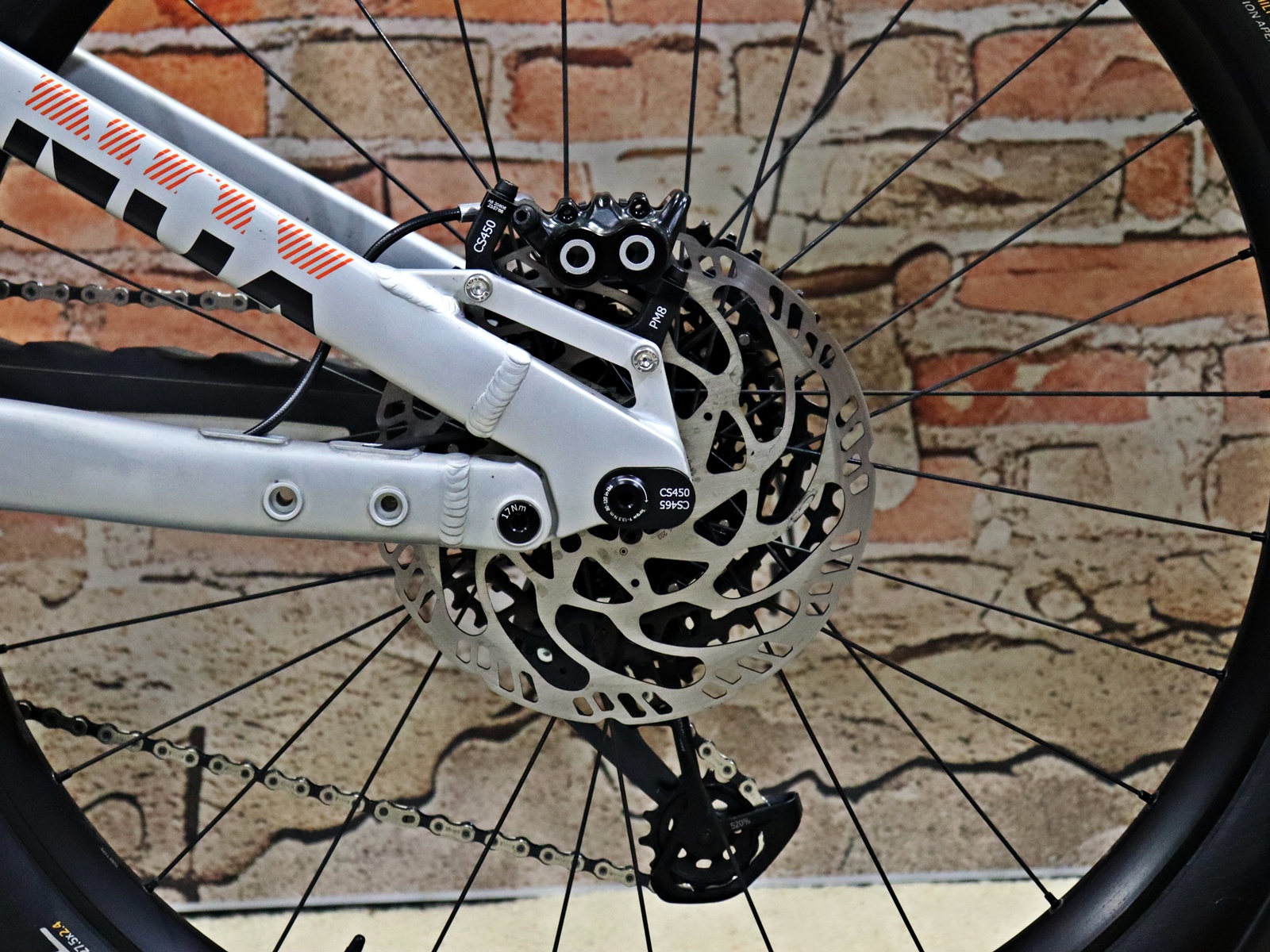 NOX Hybrid Enduro 7.1 Pro Sachs RS 16