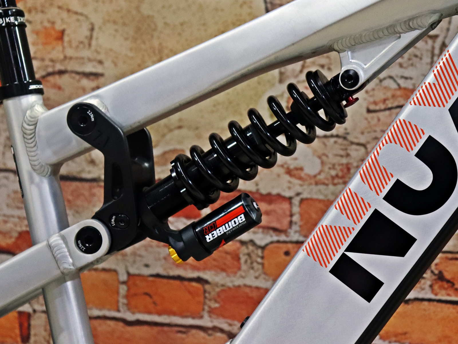 NOX Hybrid Enduro 7.1 Pro Sachs RS 5