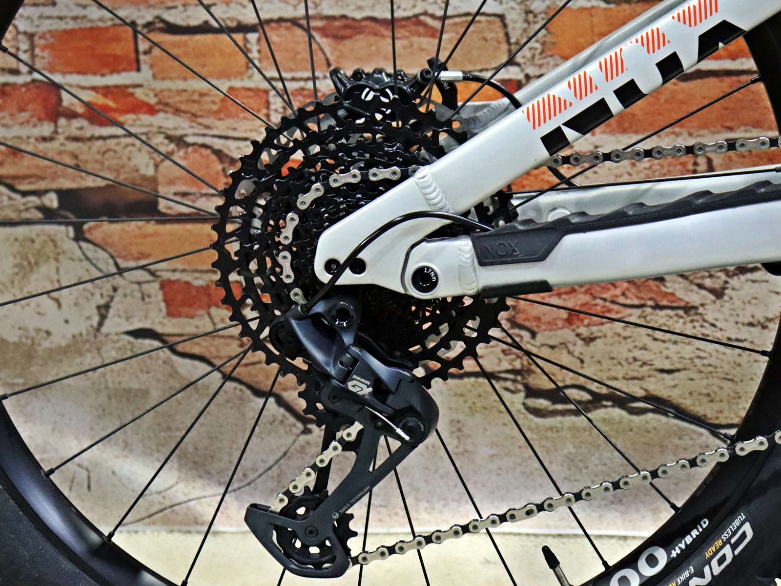 NOX Hybrid Enduro 7.1 Pro Sachs RS 8