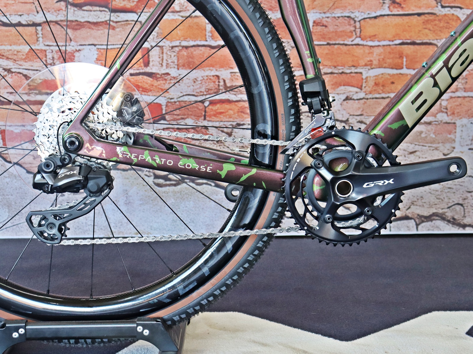 Bianchi Impulso RC GRX 825 Di2 2x12sp Raudibotn Camo / Sand – Bild 11